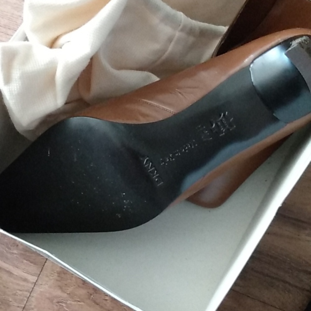 Pumps - Picture 2 of 3